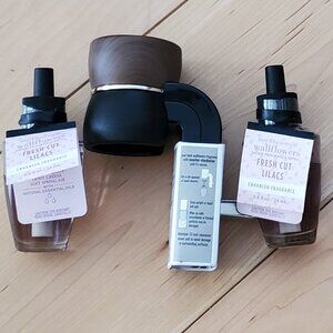 2 Bath & Body Works Wallflowers Refill Plug-Ins FRESH CUT LILACS & PlugIn